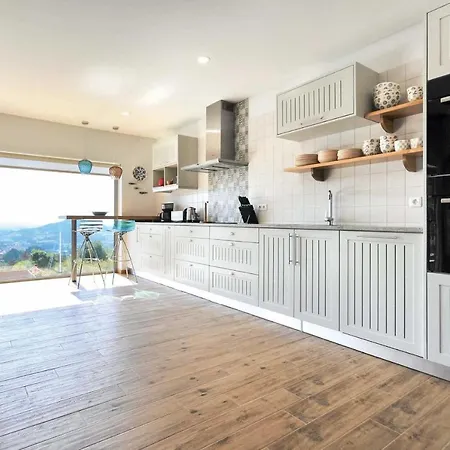 Βίλα Sleeps 8 Air Con Wifi Calheiros