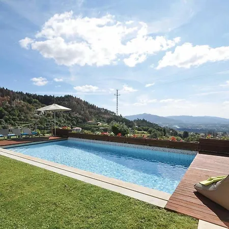 Sleeps 8 Air Con Wifi * Calheiros