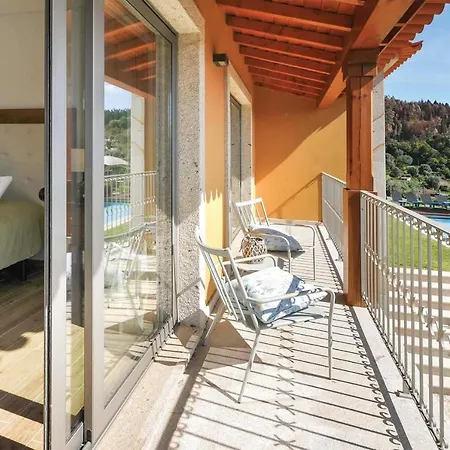 Sleeps 8 Air Con Wifi