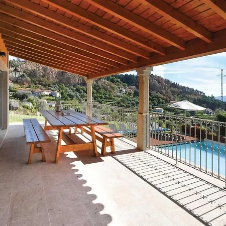 Sleeps 8 Air Con Wifi Βίλα Calheiros