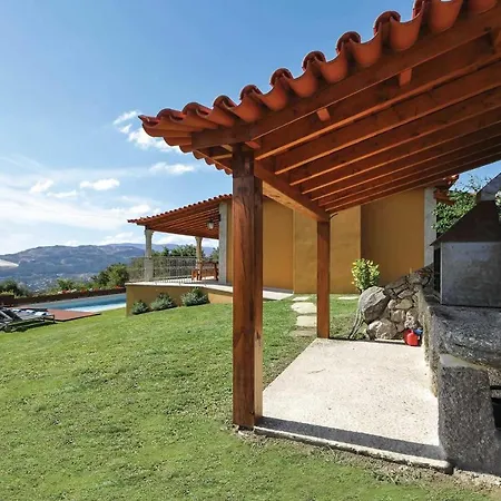 Βίλα Sleeps 8 Air Con Wifi Calheiros